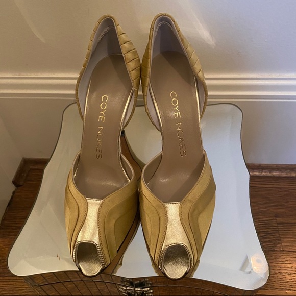 Coye Nokes Gold D’orsay Pumps two sizes - Picture 4 of 10